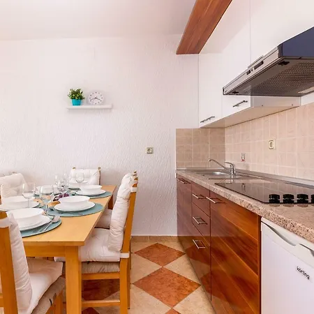 Lulic شقة تْسْغيكفانِتْسا
